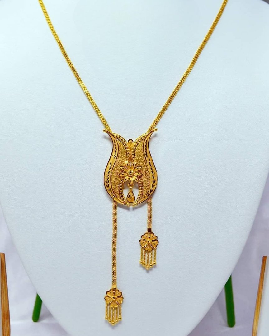 Golden Tie Chain, Simply Elegant