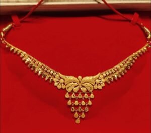 The Classic Beauty of a Gold Choker