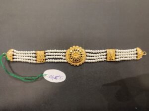 Golden Choker, Gracefully Traditional