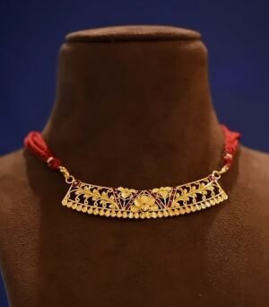 The Classic Beauty of a Gold Choker