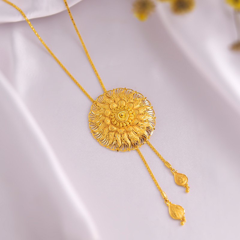 Golden Tie Chain, Simply Elegant